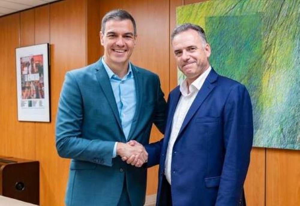 El presidente del Gobierno español, Pedro Sánchez y&nbsp; Yamandú Orsi, presidente electo de Uruguay.