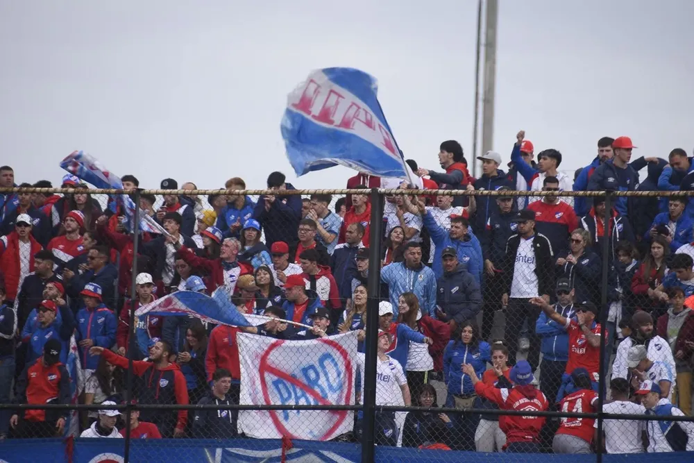 Nacional tiene que formar una línea de fondo nueva