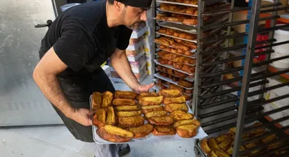 Torrijas en la pastelería ‘Paco Pastel’, a 22 de marzo de 2024, en San Lorenzo de El Escorial, Madrid (España).