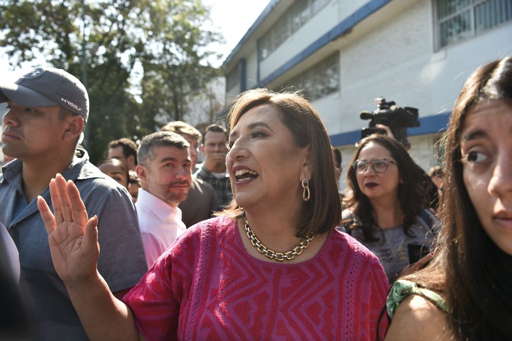 La candidata de la alianza Fuerza y Corazón fue la primera de los candidatos en emitir su voto. (AFP). La candidata de la alianza Fuerza y Corazón fue la primera de los candidatos en emitir su voto. (AFP).