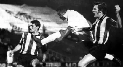 Uno de los tantos duelos de Pablo Forlán contra Pelé que se dieron durante 13 años, tanto en Peñarol como en Sao Paulo, ante Santos