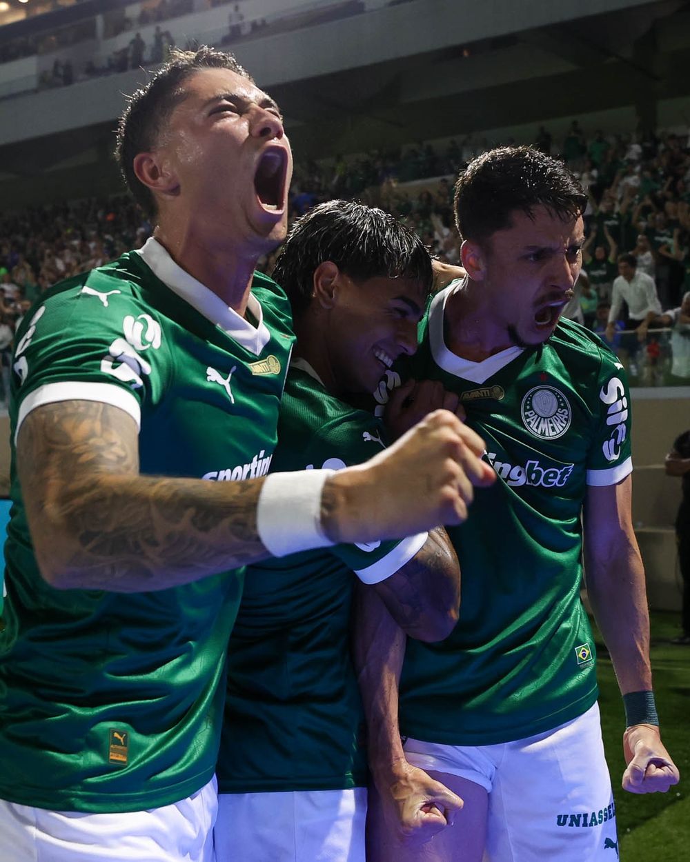Emiliano Martínez, Facundo Torres y Joaquín Piquerez fueron decisivos para que Palmeiras le ganara el clásico a Corinthians por el Brasileirao