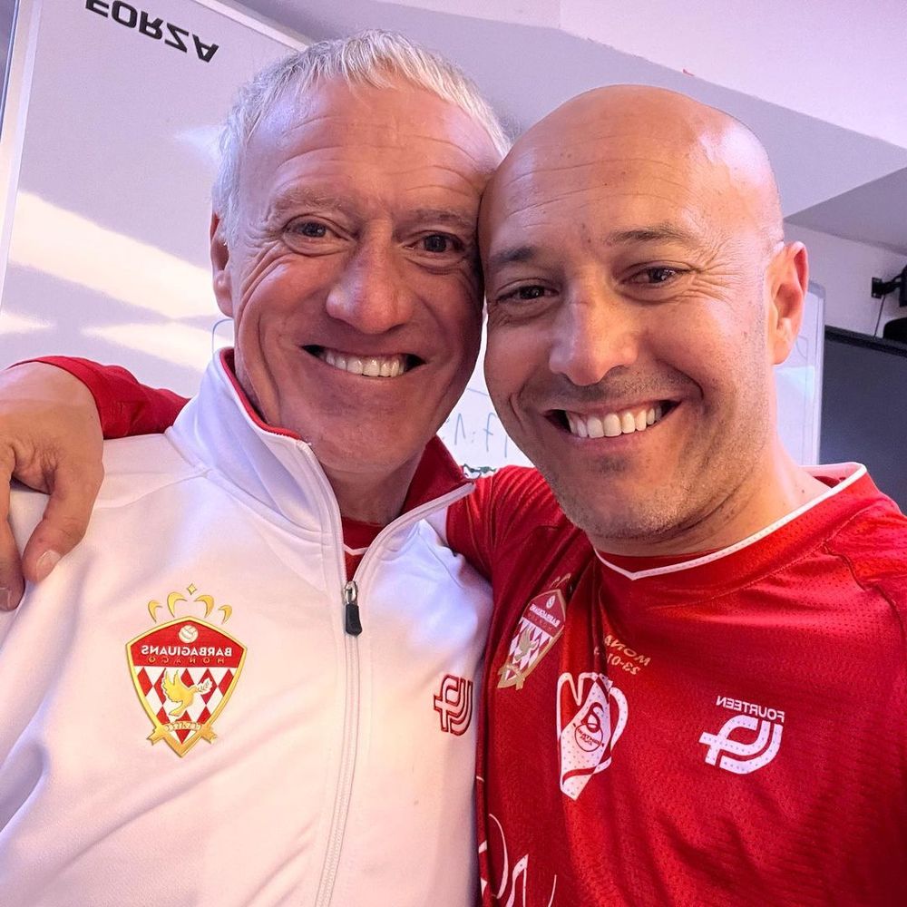 Didier Deschamps y Javier Chevantón en uno de los partidos benéficos de Monaco, club en el cual el técnico lo dirigió