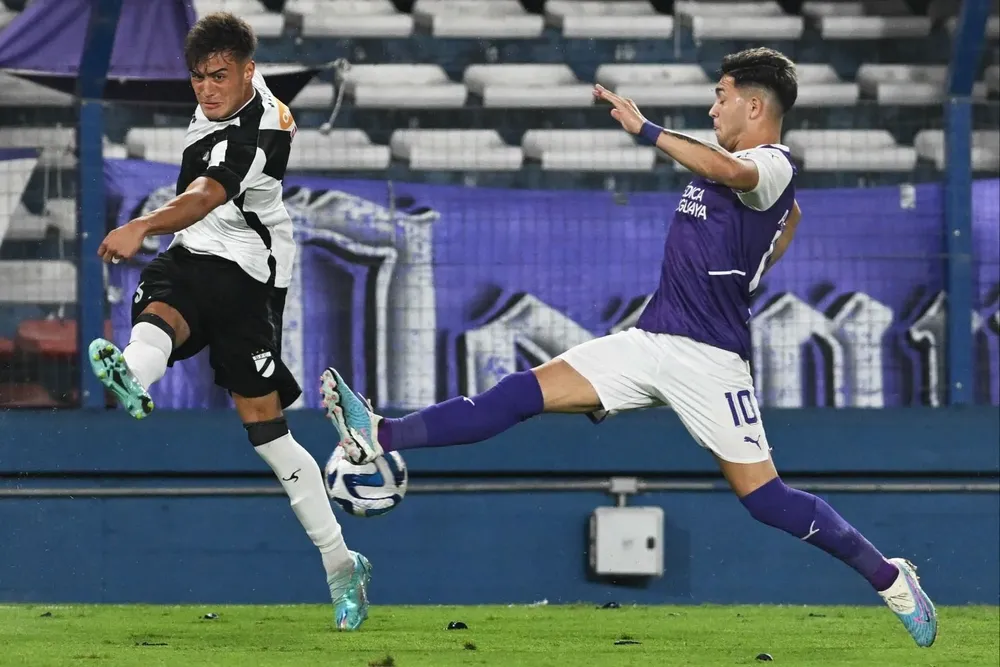 Santiago Silva y Anderson Duarte, hombres de refresco