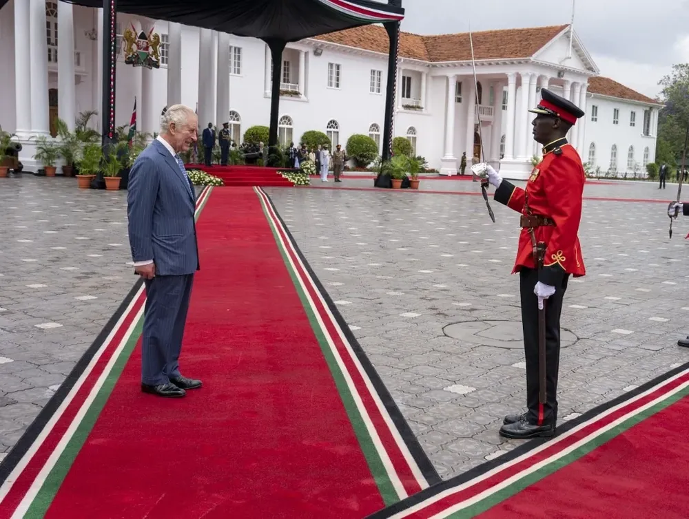 Hubo aberrantes e injustificables actos de violencia contra kenianos mientras libraban (...) una penosa batalla por la independencia y la soberanía, dijo el rey británico en Nairobi.