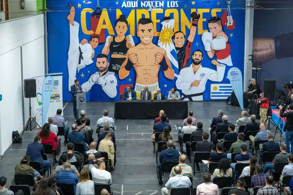 El mural y los siete deportistas homenajeados