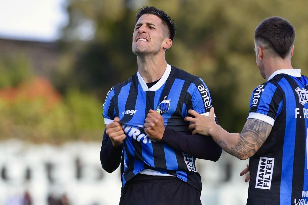 Martín Rea celebra el gol de Liverpool ante Cerro Largo por el Torneo Apertura