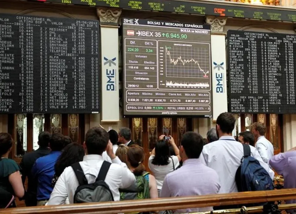La Bolsa de Msdrid abrió con una fuerte ssuba este viernes tras conocerse la capitalización de la banca y la recompra de deuda