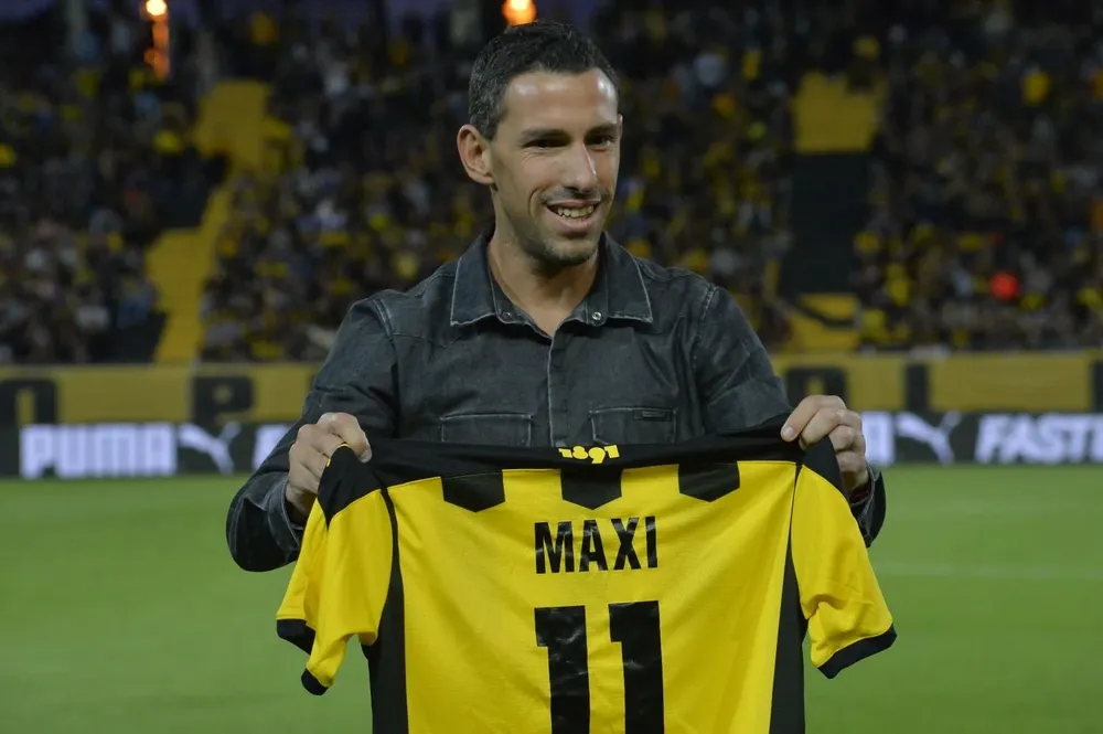 Maxi Rodríguez en un homenaje de Peñarol
