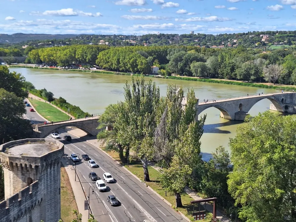 Postales de Avignon, la casa de Los Teros en Francia