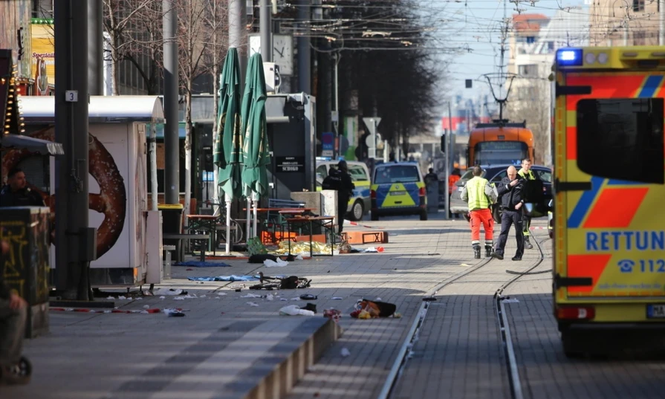 Varias ambulancias se concentran en el lugar del atropellamiento.