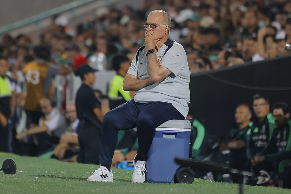 Marcelo Bielsa, entrenador de Uruguay que enfrentará a Inglaterra el viernes 27 a las 20:45hs. (hora España)