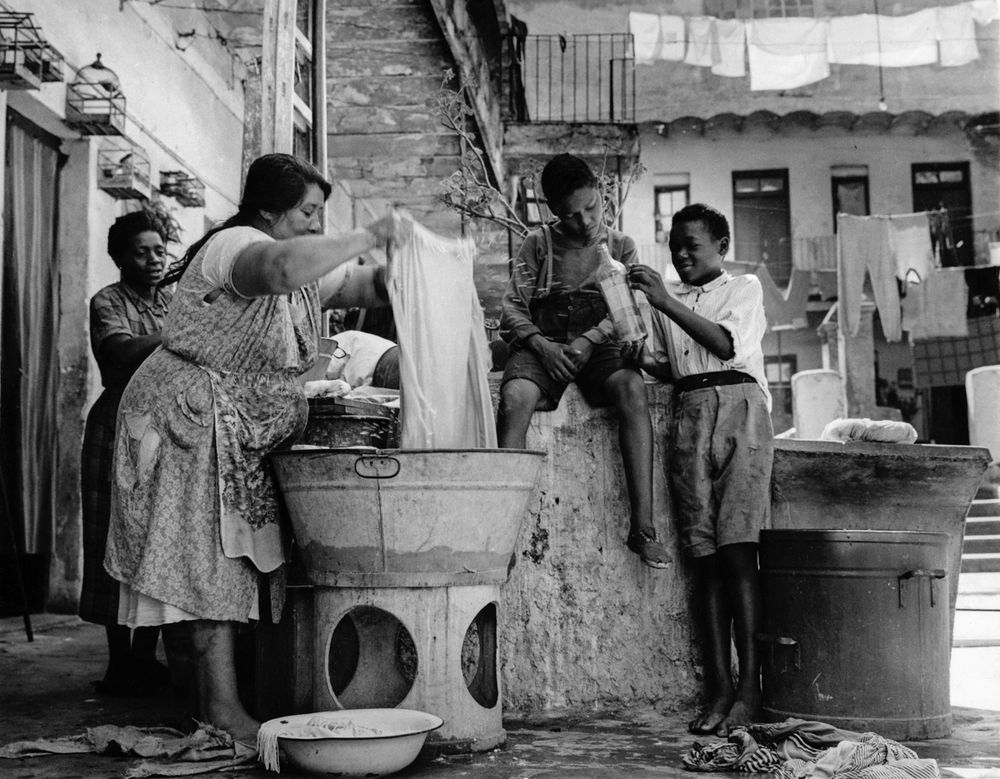 Doña Gregoria en el Conventillo Medio Mundo en 1959