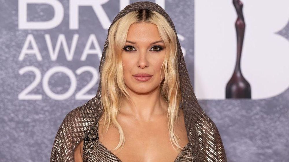 La actriz de 21 años criticó a la prensa por publicar artículos sobre sus recientes apariciones en la alfombra roja.