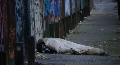 la causa de muerte del hombre rechazado de un refugio fue hipotermia ambiental