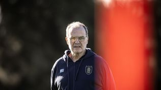 Marcelo Bielsa en la práctica de la selección de Uruguay