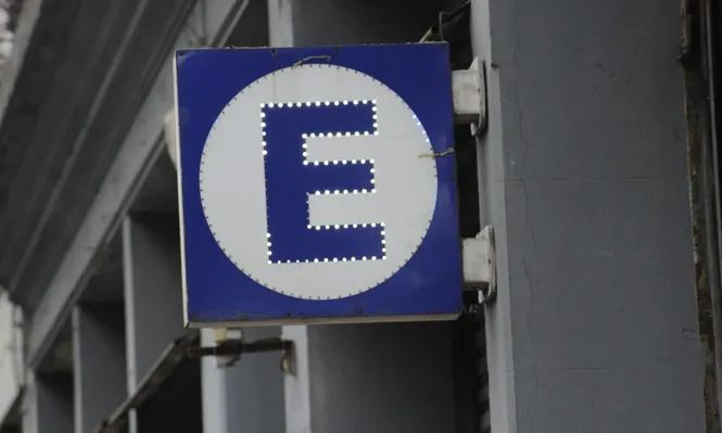 El parking de la Asociación Española tomó este modelo de la norma española