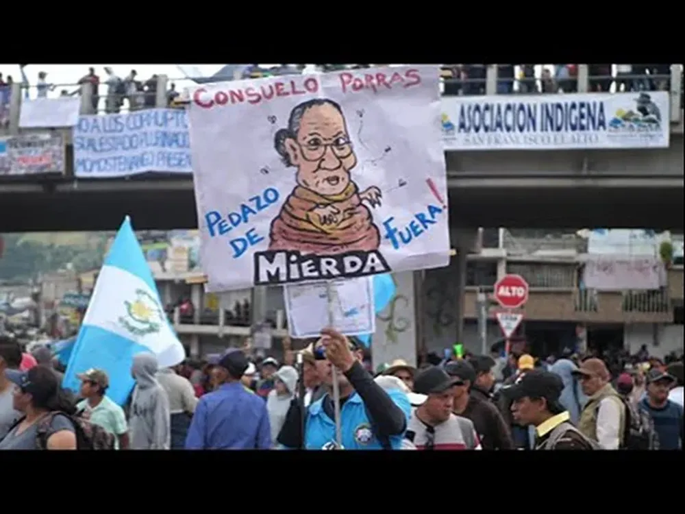 Los manifestantes exigían la renuncia de la fiscal Porras, el fiscal Curruchiche y el juez Orellana