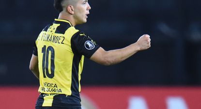 Leonardo Fernández de Peñarol ante Olimpia por Copa Libertadores