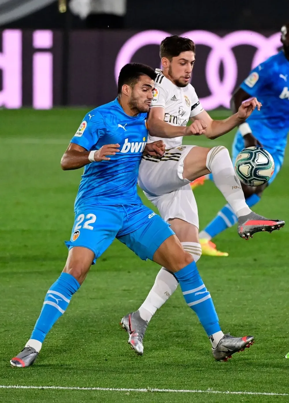 Gómez y Valverde en acción