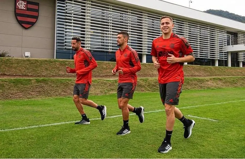 De Arrascaeta entrena diferenciado en Flamengo