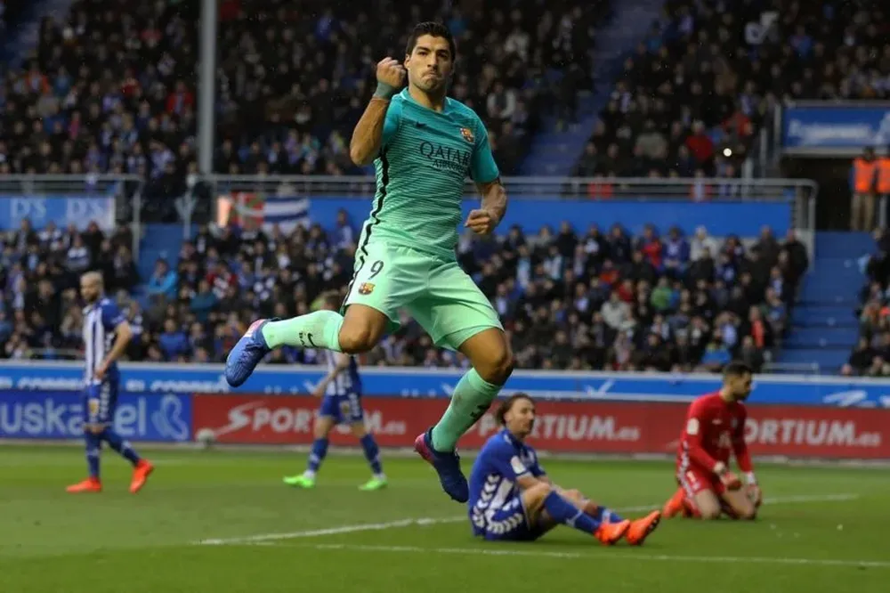 Luis Suárez, marcó dos goles en la goleada 6-0 ante Alavés en Vitoria