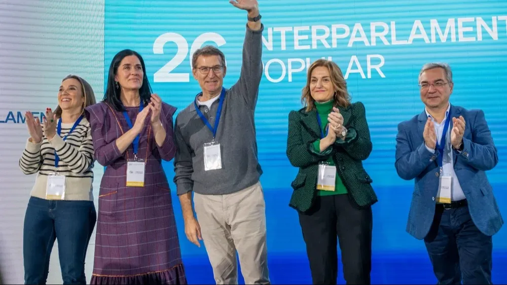 Alberto Núñez Feijóo, en campaña en Galicia, su tierra natal.