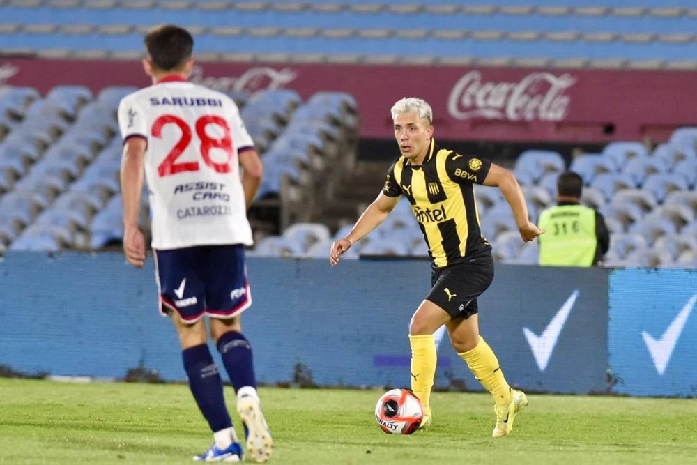 Leonardo Fernández de Peñarol ante Nacional