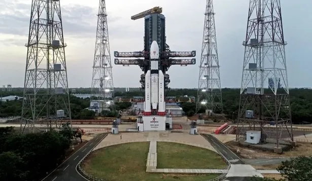 La Organización de Investigación Espacial de la India distribuyó la imagen del vehículo de lanzamiento de la misión Chandrayaan-3 en el Centro espacial Satish Dhawan