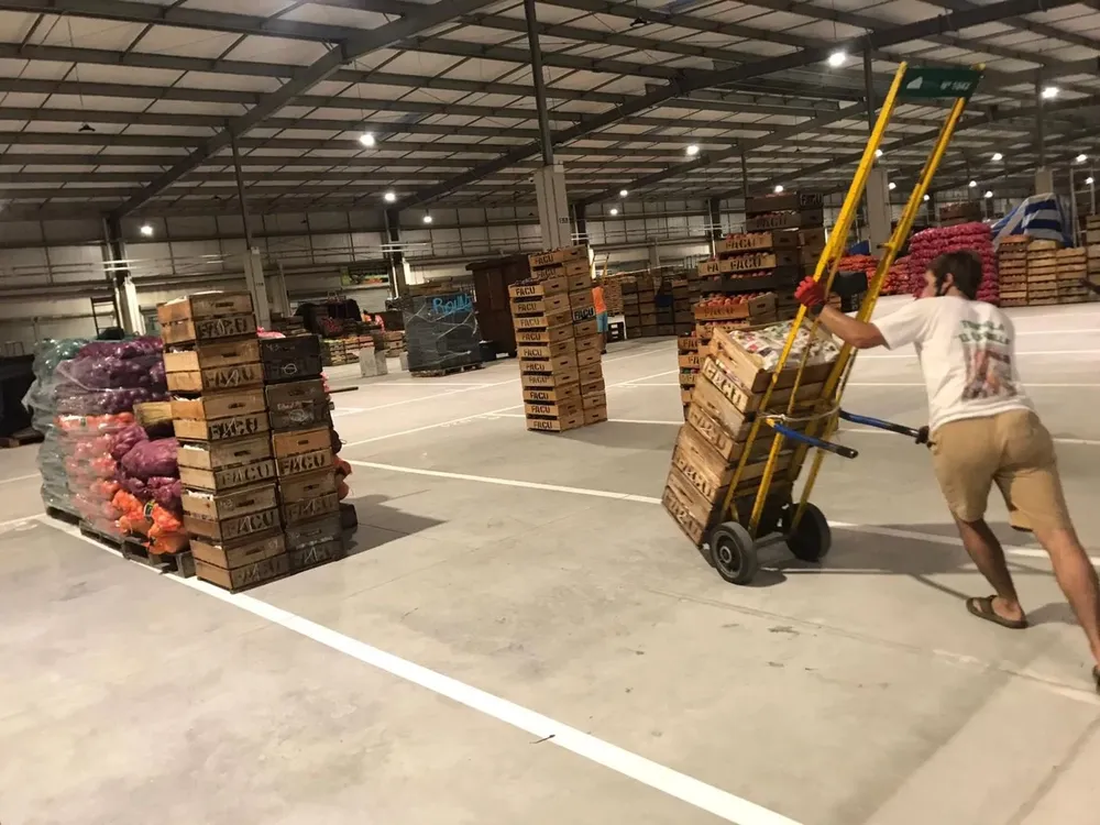 Facundo decidió dejar la UAM y dedicarse a la venta minorista de frutas y verduras.