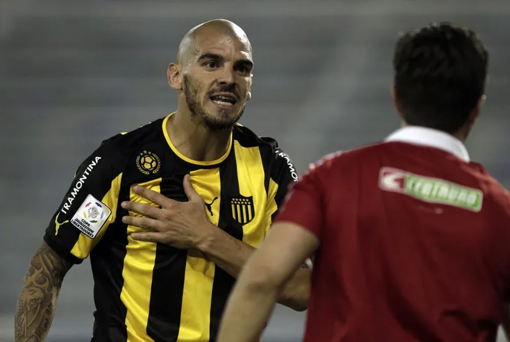 Damián Macaluso viaja con la ilusión de poder jugar ante Emelec