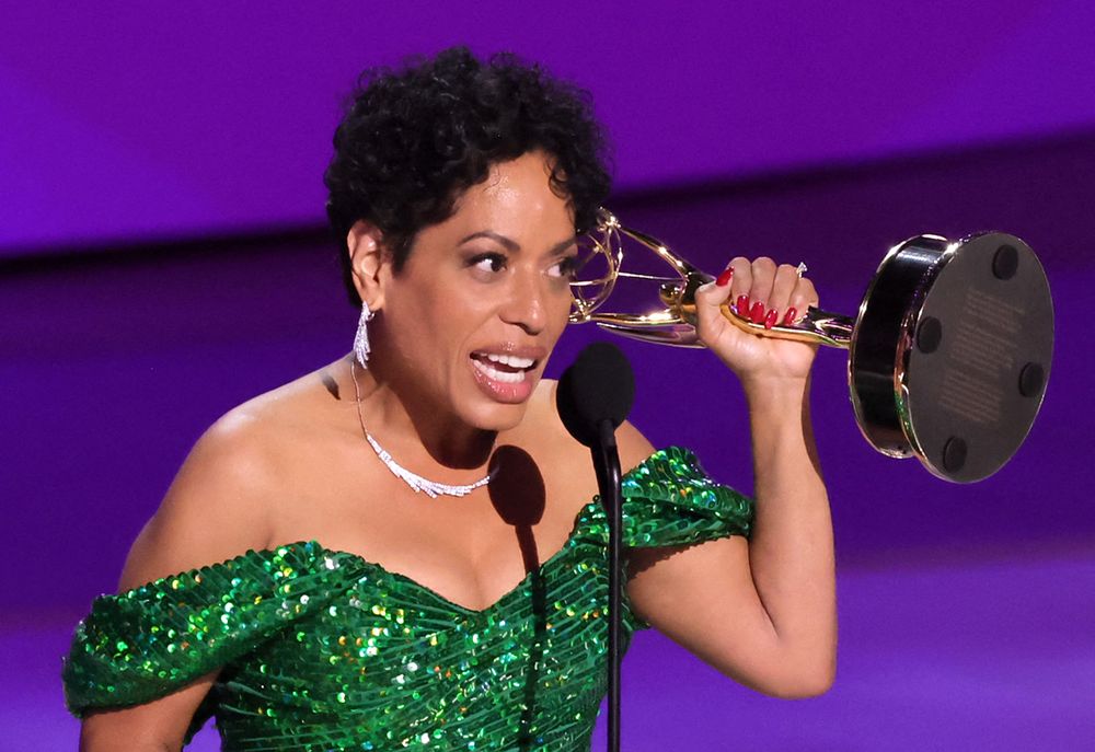 Liza Colón-Zayas ganó su primer Emmy por su papel en El oso