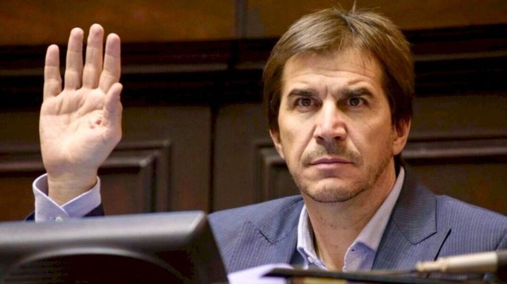 Le prohibieron la salida del país a Javier Faroni, hombre vinculado a la AFA.