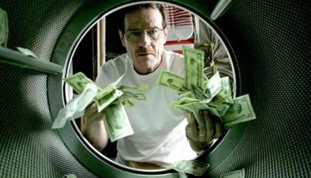 Frame de la serie Breaking Bad, en la que el protagonista es un narco que lava dinero