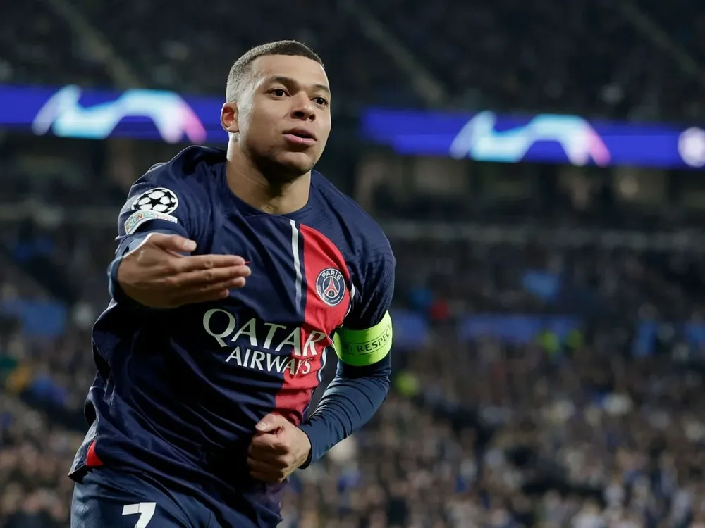 De la mano de Kylian.