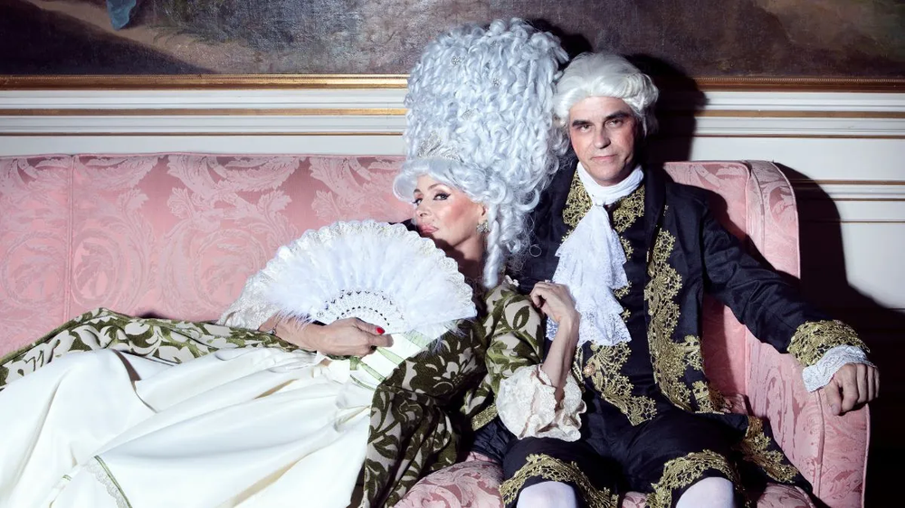 ebulossa en una imagen del clip de Cotilleo