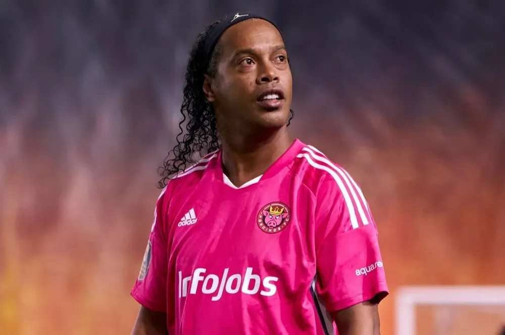 Ronaldinho debutó en Porcinos