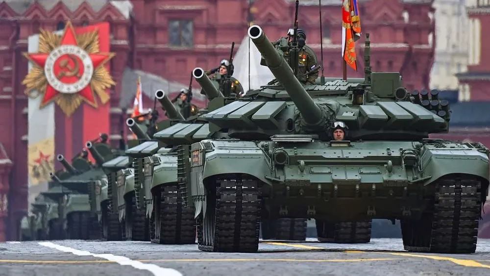 La imponente parada militar incluyó el paso de 8 mil soldados, tanques y misiles