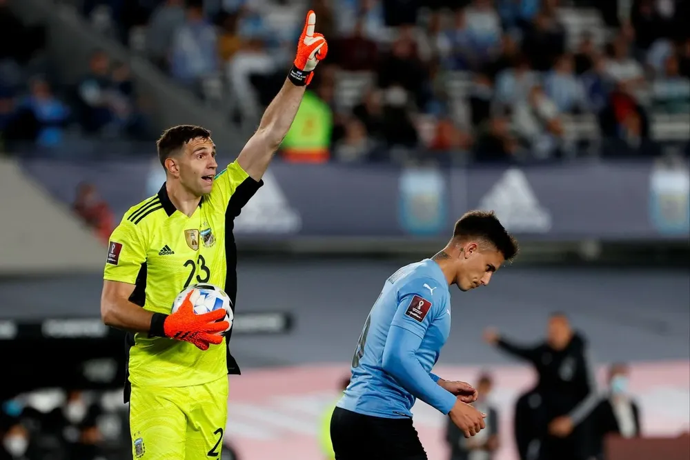 Emiliano Dibu Martínez