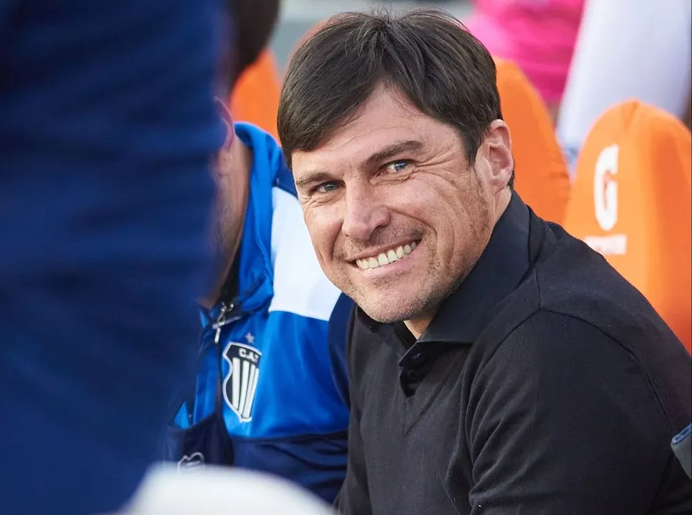 Alexander Medina protagoniza una carrera explosiva en Argentina y lo pone como firme candidato a la selección uruguaya