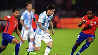 Messi volvió a ser incontenible para la defensa roja