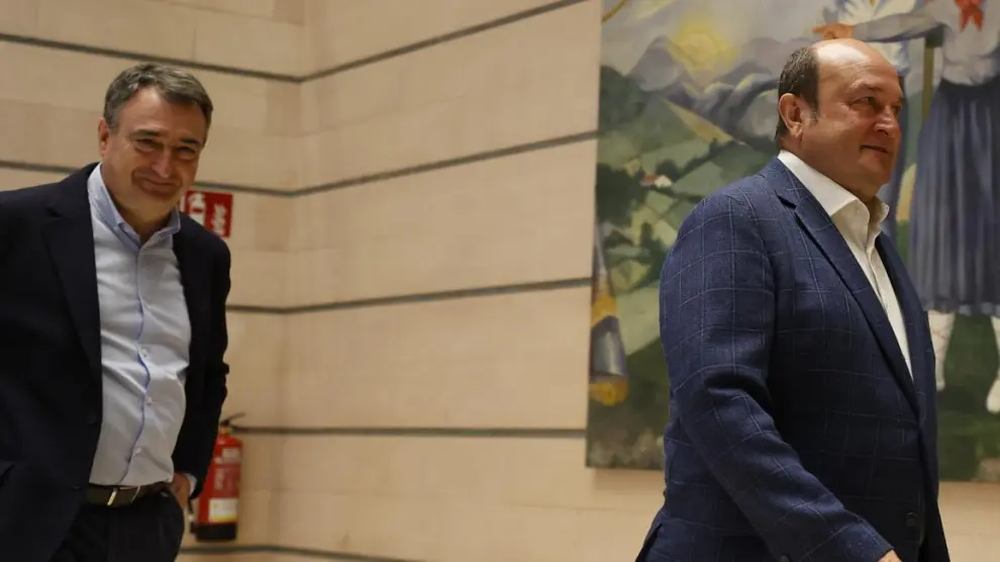 Andoni Ortuzar (der) y Aítor Esteban (izq)