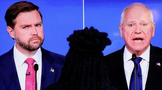 Los candidatos a la vicepresidencia de Estados Unidos, el gobernador de Minnesota, el demócrata Tim Walz (izquierda), y el senador republicano por el estado de Ohio, J.D. Vance (derecha), llevan semanas lanzándose dardos.