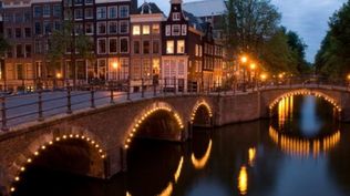 Ámsterdam prohíbe los barcos contaminantes en sus canales turísticos
