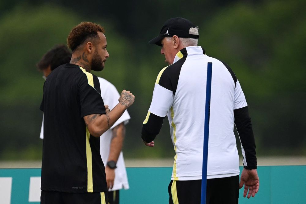 Neymar y Carlo Ancelotti en la práctica de Brasil en Nueva Jersey