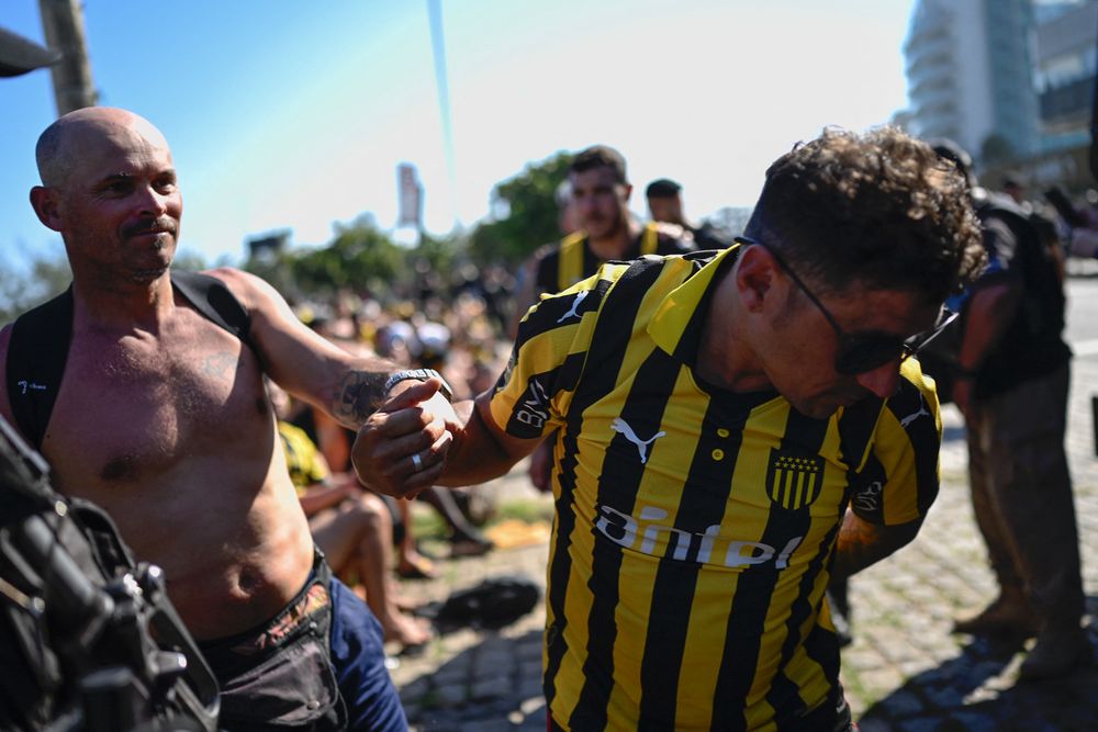 Hinchas de Peñarol detenidos en Río de Janeiro.jpg