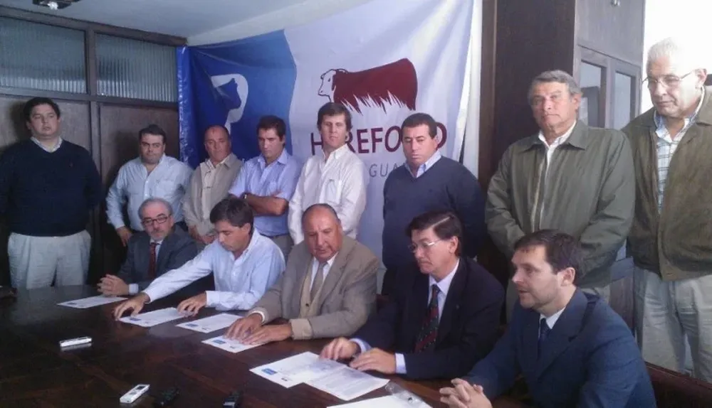 Integrantes de Pantalla Uruguay, de la Sociedad de Criadores de Hereford, de Estudio 3000 y de banco Itaú
