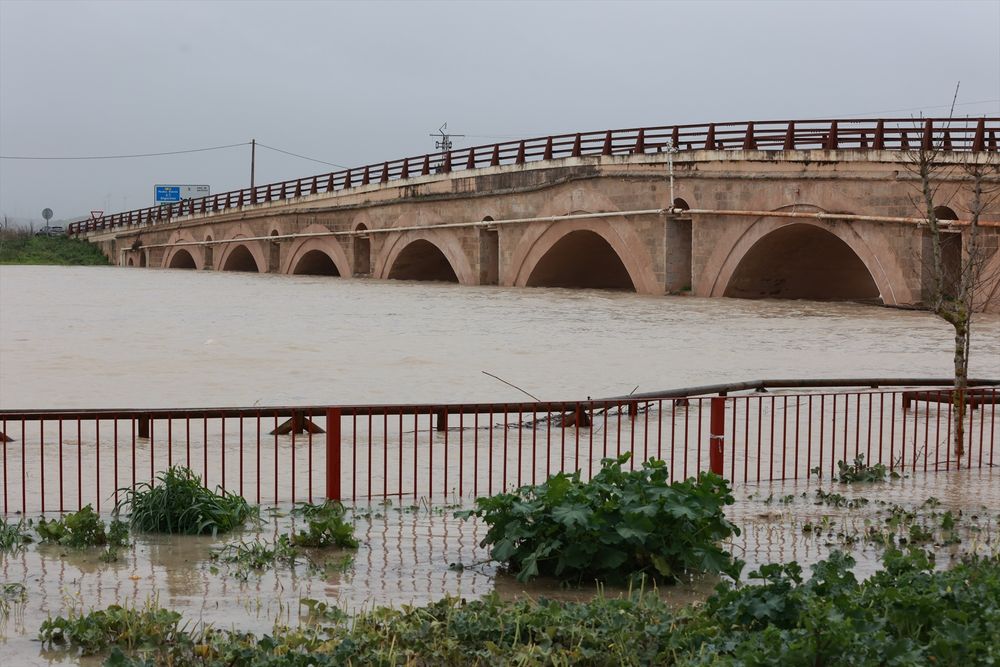 EuropaPress_7264789_rio_guadalete_desborda_margenes_paso_zona_pachecas_jerez_frontera_cadiz