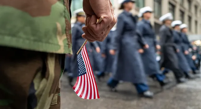 De Afganistán a la Segunda Guerra Mundial, la impiadosa carrera por el voto de los veteranos en EEUU: La generación de Vietnam está más con Trump
