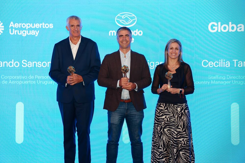 Fernando Sansone (Aeropuertos Uruguay), Carlos Etcheverrigaray (Mercado Libre Uruguay), Cecilia Targetta (Globant).&nbsp;